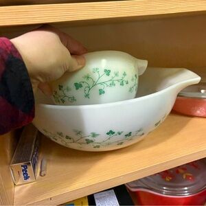 Vintage Pyrex White and Green Mixing Bowl Set